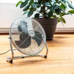 Commodoor Bodenventilator 100W Ø40cm I 3 Geschwindigkeitsstufen 13 Commodoor Bodenventilator 100W Ø40cm I 3 Geschwindigkeitsstufen -De'Longhi || Rowenta Verkaufsgeschäft 5e251f44cedb38b4ccca381070585692