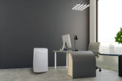 Bestron Mobile Klimaanlage Für Räume Bis 55m², Klimagerät Mit App + Sprachsteuerung Via WiFi, Touch-Bedienfeld Und Fernbedienung, Kühlleistung 4,1 KW Mit Umweltfreundlichen Kühlmittel, 14.000 BTU/h 7 Bestron Mobile Klimaanlage Für Räume Bis 55m², Klimagerät Mit App + Sprachsteuerung Via WiFi, Touch-Bedienfeld Und Fernbedienung, Kühlleistung 4,1 KW Mit Umweltfreundlichen Kühlmittel, 14.000 BTU/h -De'Longhi || Rowenta Verkaufsgeschäft b0511f80af03c04333db2c057de3fb41